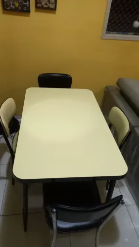 Mesa Retrô Cinquentinha da TokStok + 4 cadeiras