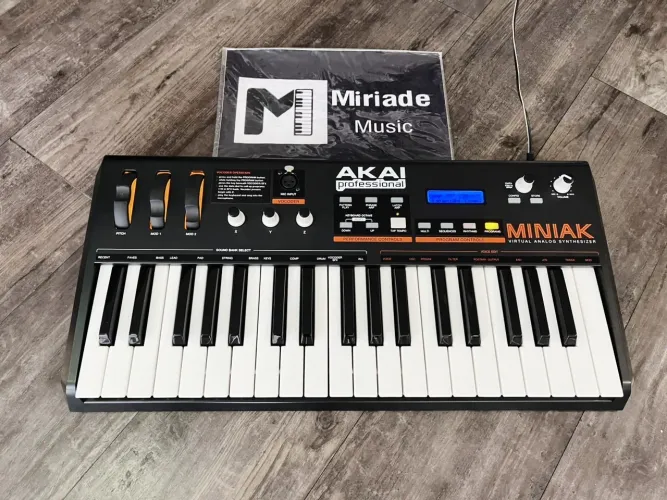 Akai Miniak 37 