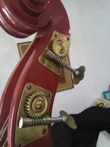 Baixo acustico com cordas importadas