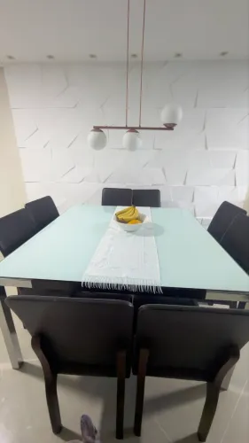 Vendo mesa quadrada con 8 cadeiras