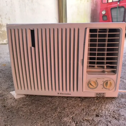 Ar condicionado de janela Electrolux Ciclo Frio 7500 BTUS 450