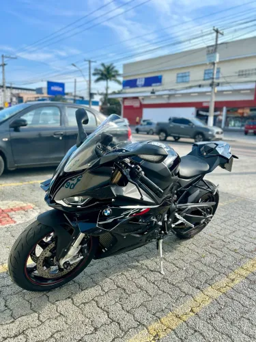 BMW S1000rr preta 2024