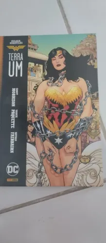 Mulher-Maravilha: Terra Um - Vol. 1 - Capa Dura (DC Comics)