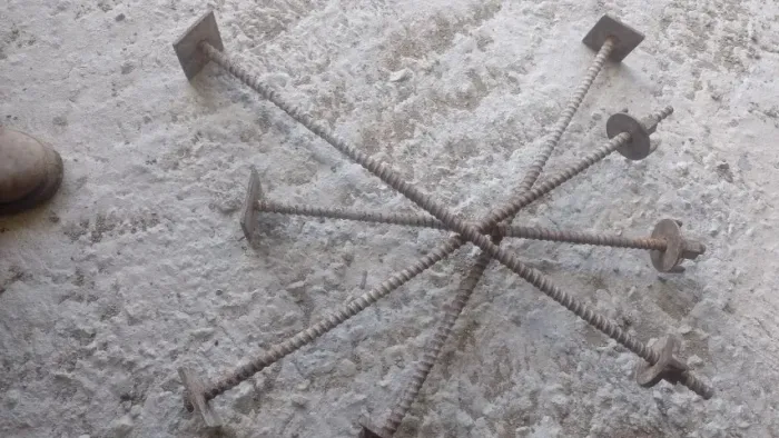 100 BARRAS DE ANCORAGEM PARA ESCORA DE LAJE, SENDO 40 DE 0,80CM E 60 DE 0,60CM 