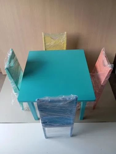 Mesa com 4 cadeiras infantil 