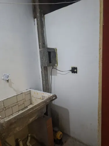 Moradia em troca de trabalho a noite
