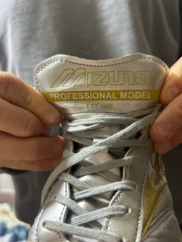 VENDO CHUTEIRA MIZUNO MORELIA PRO PROFISSIONAL - 40