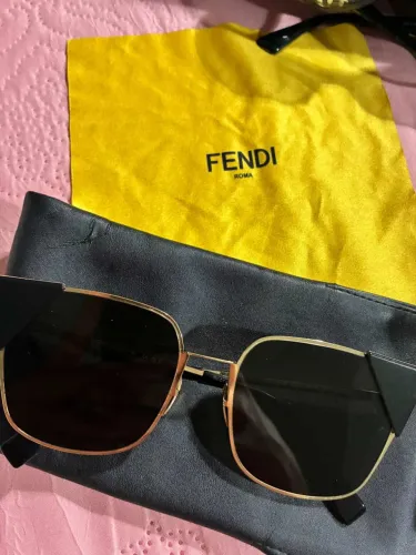 Óculos FENDI original comprado na Rubi