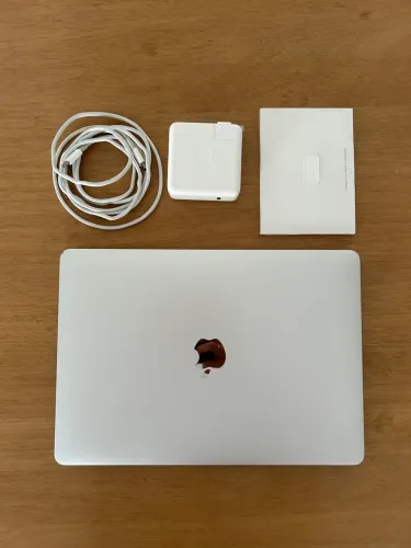 MacBook Pro 13" - A1706 - Touch Bar - 8GB RAM / 256GB SSD