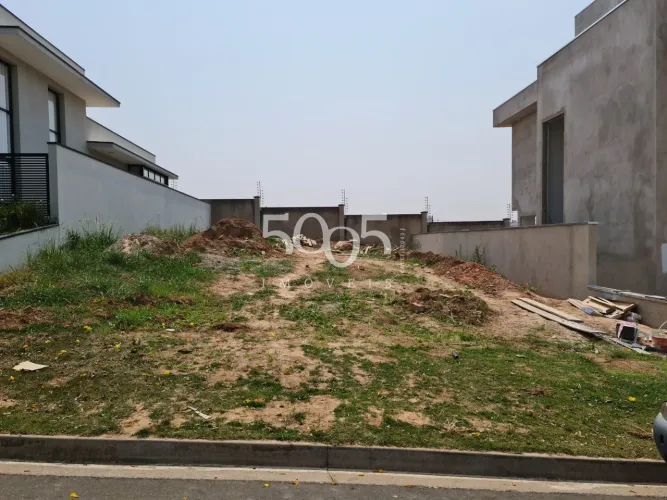 Terreno à venda no condomínio Central Parque em salto com 300m² área total leve aclive