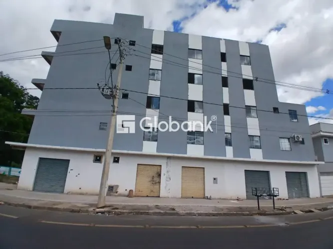 Loja/Salão/Ponto Comercial em Montes Claros, no bairro Todos os Santos, para locação.