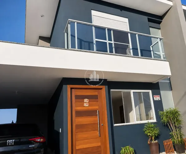 Sobrado Geminado 3 Quartos com 1 Suíte e 135m² - Carianos