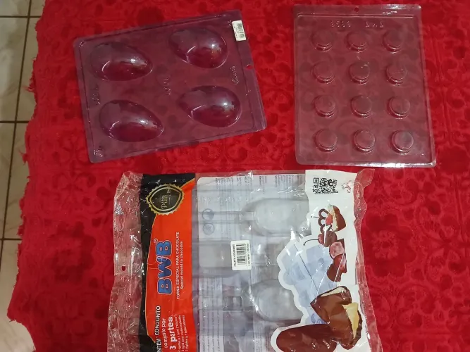 Forminhas de chocolate e material de confeitaria
