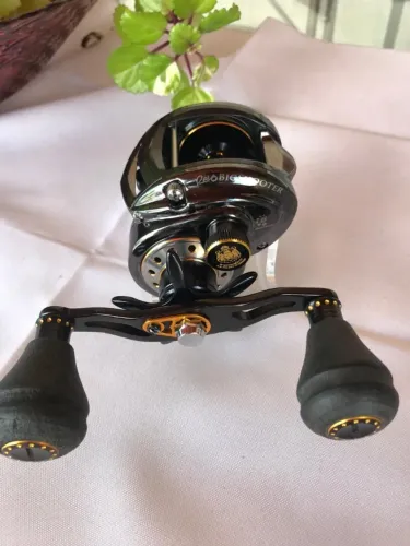 Carretilha Abu Garcai Revo Big Shooter - Manivela esquerda