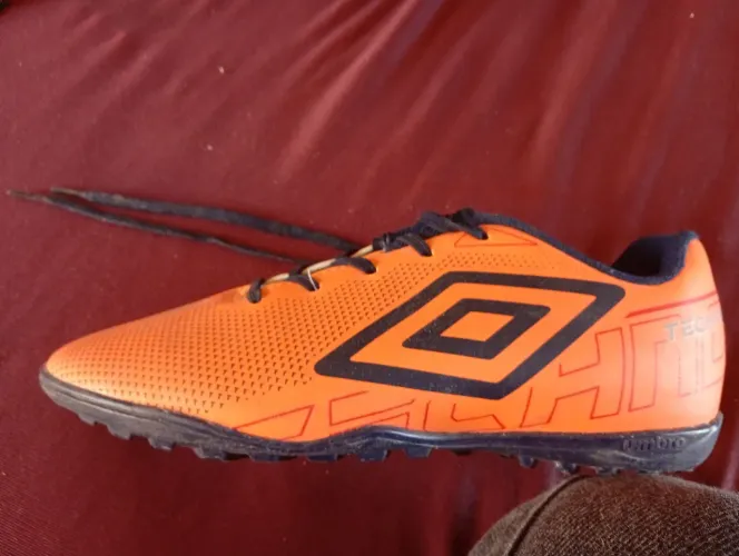 Chuteira umbro Society
