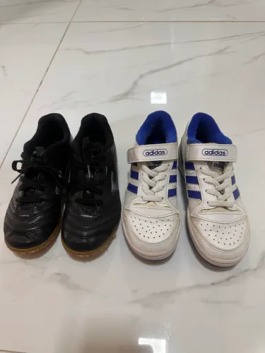 Tênis adidas e chuteira umbro. Número 28