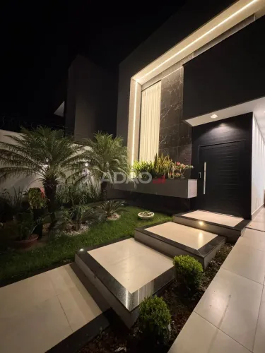 TRINDADE - CASA DE ALTO PADRÃO À VENDA SETOR CRISTINA II EXPANSÃO Casa de Rua com 3 Quart