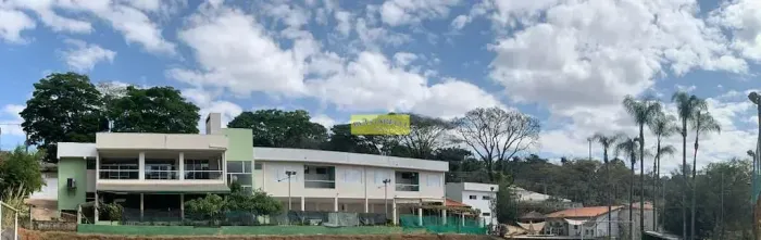 Chácara Alto Padrão à venda e para locação Contendo Linda Casa , Salão , Piscina , Lago ,
