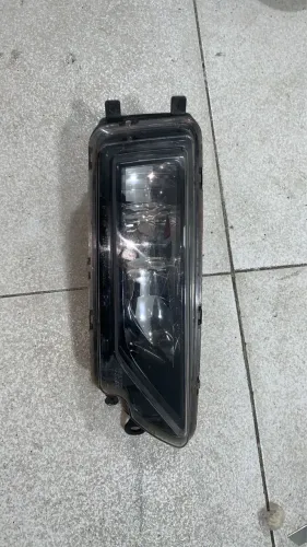 Farol de milha lado direito jetta 2018/2021
