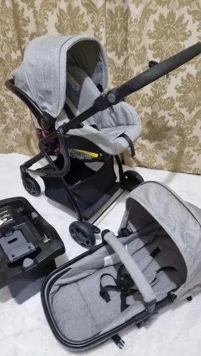 Carrinho Moisés com bebê conforto e base isofix 