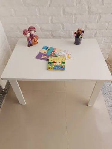 Mesa infantil medidas 55 altura x 1m largura x 70 cm profundidade rgura x 