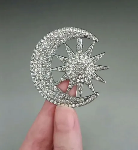 Broche de Lua e Sol Cor Prata com Strass (novo)