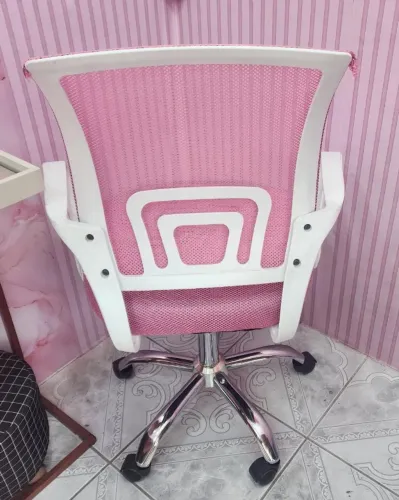Vendo cadeira giratória rosa