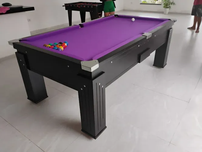 Mesa de bilhar em madeira maciça 