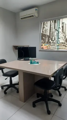 Mesa quadrada em MDF 1,40m X 1,20m