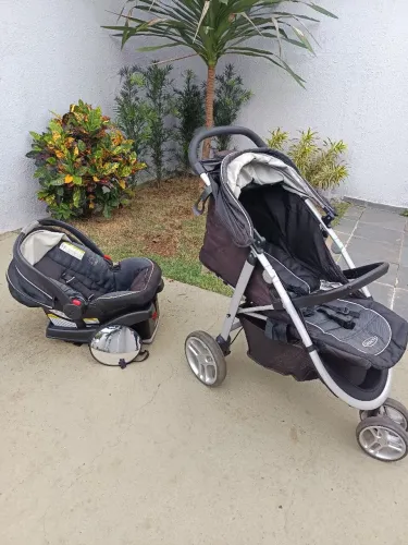 Bebê conforto, carrinho e espelho para carro