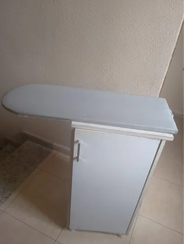 Armário com Tábua de Passar