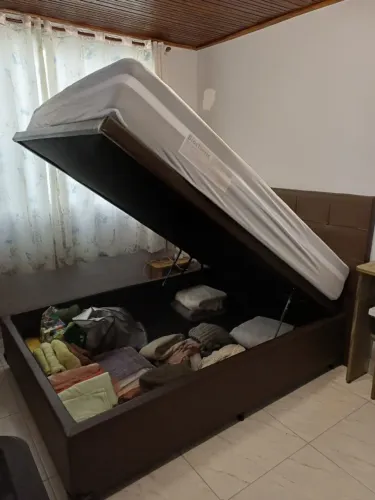VENDE-SE CAMA BAÚ CASAL SEMINOVA + COLCHÃO + CABECEIRA - R$ 950