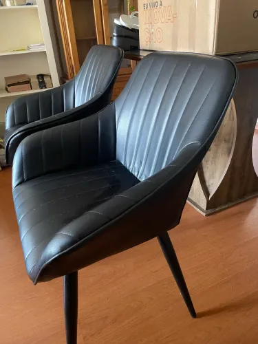 Poltronas de courino preto