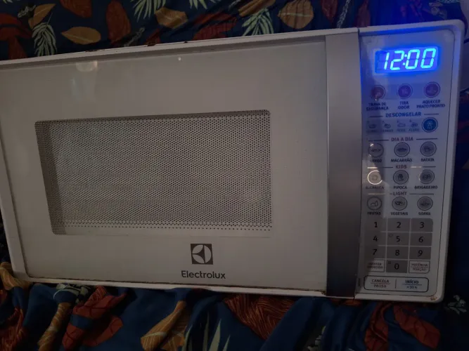 Micro-ondas Electrolux 20L 220V (Para Conserto ou Peças) + Prato