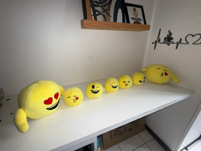 Coleção Pelúcia Emojis 5 pequenos e 2 grandes 