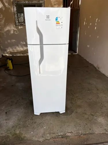 GELADEIRA ELECTROLUX DC35A INTACTA SEMI NOVA 