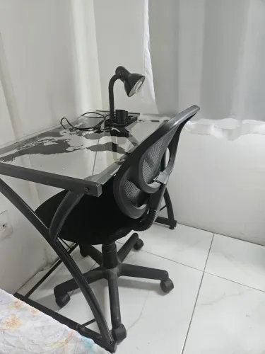 Escrivaninha de Vidro com cadeira