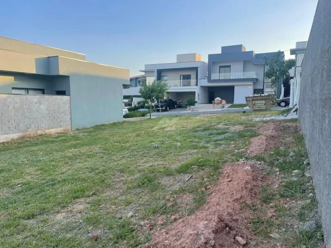 Terreno Plano à Venda no Condomínio MontAlcino em Valinhos  380m²