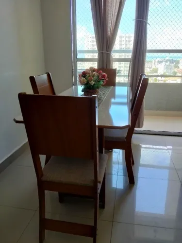Mesa com 6 cadeiras