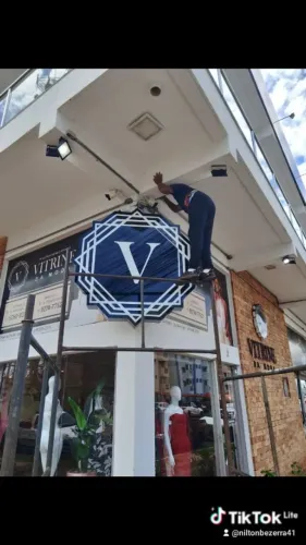 Serviços coloca e troca de lonas, fachada de ACM,