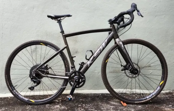 Bike Gravel 2x11 (22 marchas),  shimano 105, quadro KSW, tubeless