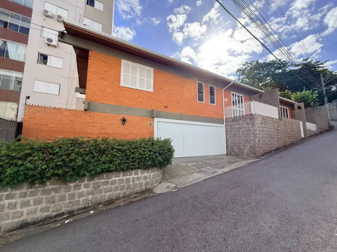 Venda | Casa 3 quartos (1 suíte) + 2 vagas