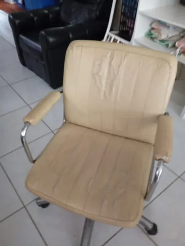 Cadeira de escritório  giratória 