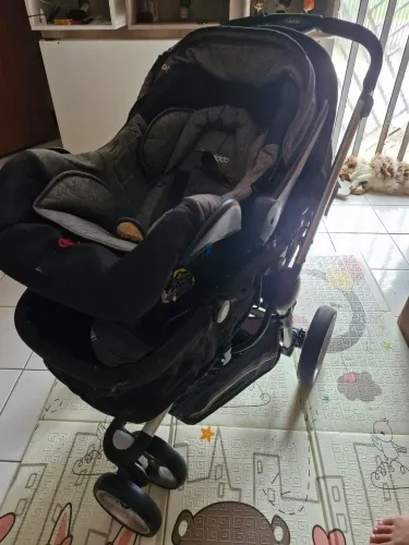 Carrinho de bebê + Bebê conforto