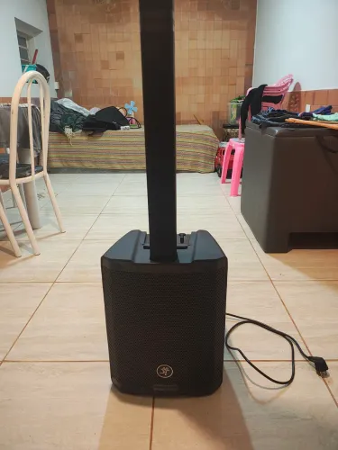 Torre de Som Mackie SRM-Flex 1300W - Mixer Digital 6 Canais e Bluetooth