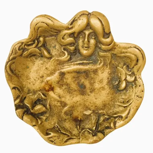 Saboneteira em bronze maciço dourado maciço apresentando cena de Ninfa e folhagens