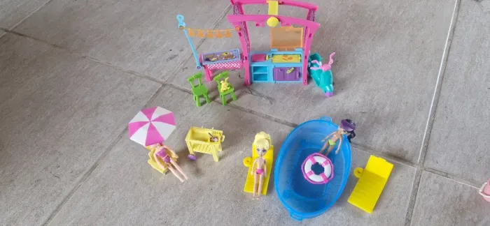 Playset Polly com piscina churrasqueira scooter e muitos acessorios