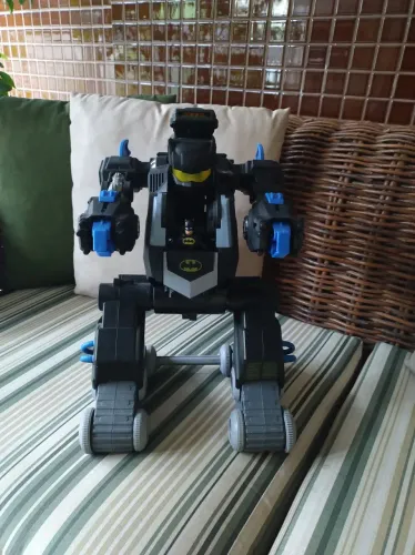 Imaginext BatBot Batman 2 em 1 - Tanque e Robô com Luz e Som