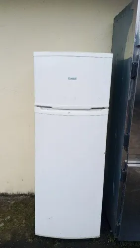 Geladeira Consul Duplex Branca - Funciona, porém com vazamento - Ótima para conserto