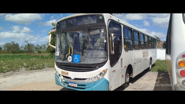 Ônibus pronto pra trabalhar 